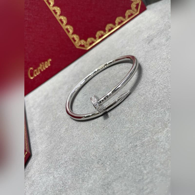 Silver head and tail diamond